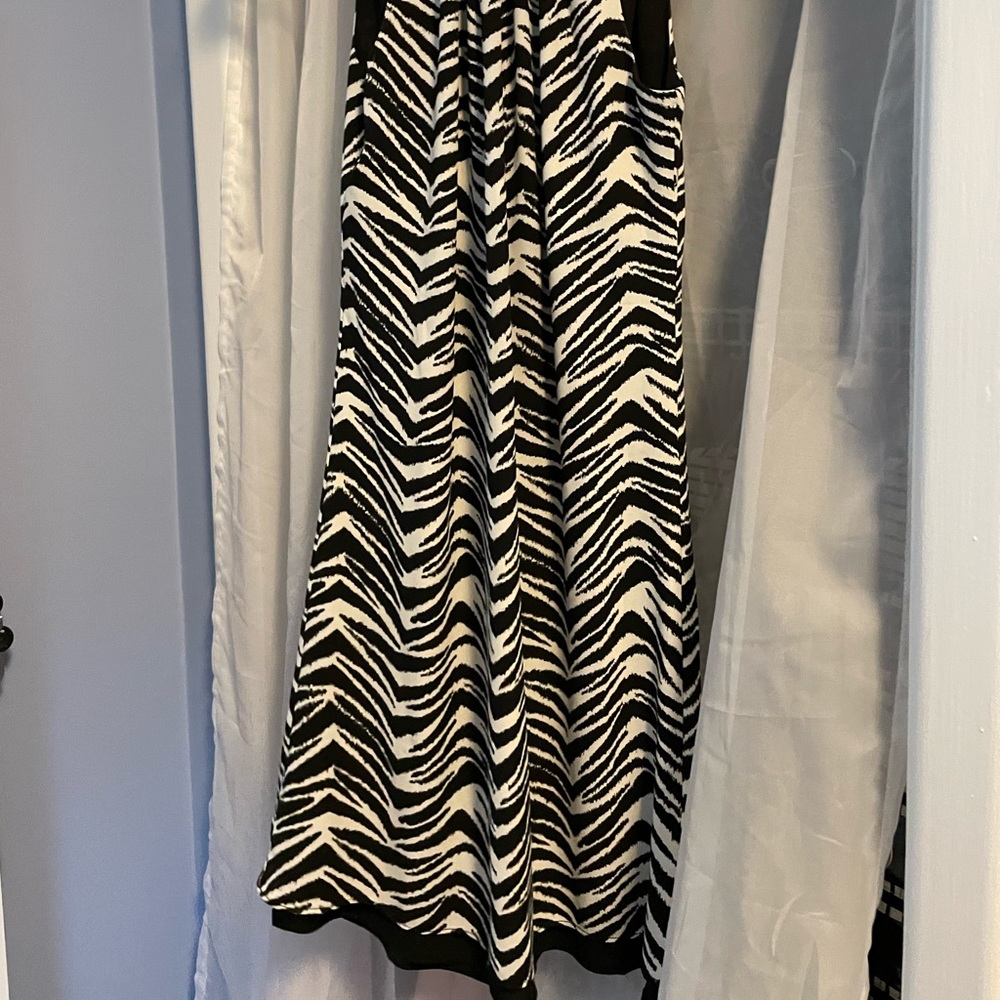 FUN LITTLE BLACK DRESS! (Reversible!) - Picture 3 of 4